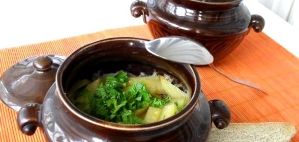 Жаркое из свинины в горшочках