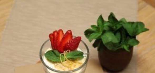 Домашний сметанник с клубникой