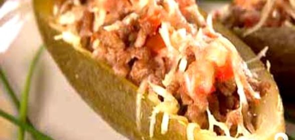 Фаршированные мясом огурцы