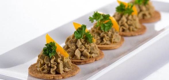 Канапе с паштетом