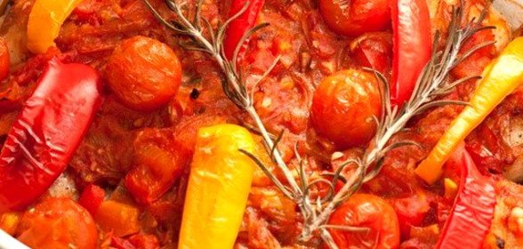 Курица, запеченная с овощами