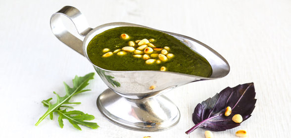 Песто из рукколы и фиолетового базилика