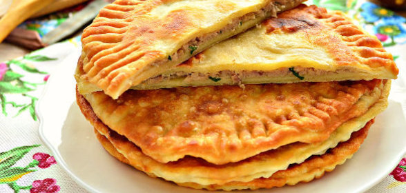 Омлет, фаршированный рыбными консервами