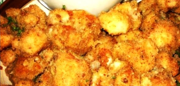 Цветная капуста в панировке с чесночным соусом