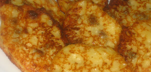 Салат с маринованным огурцом и квашеной капустой