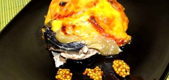 Скумбрия, запеченная с помидорами