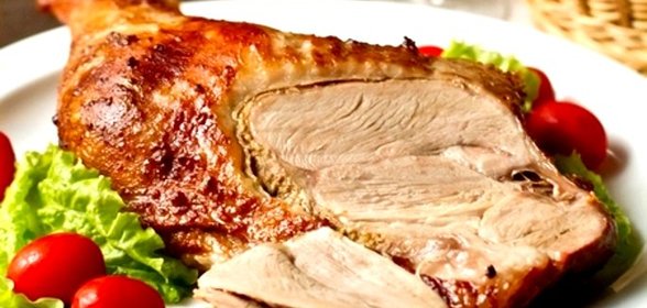 Нога индейки, запеченная в духовке