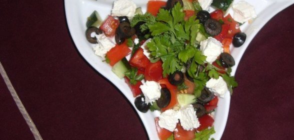 Бисквитное пирожное с вареньем