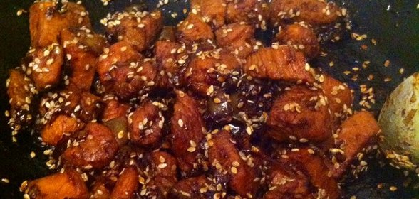 Индейка с овощами, кунжутом и соусом терияки