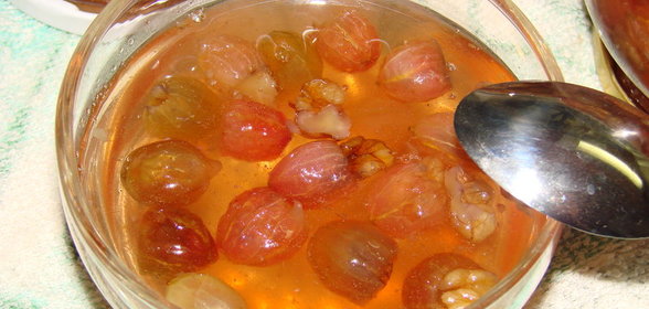 Варенье из крыжовника с грецкими орехами (вариант)