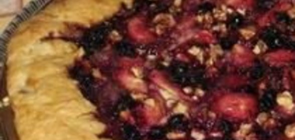 Песочный пирог с яблоками, орехами и вареньем