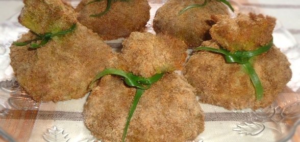 Капустные мешочки с диким рисом, овощами, грибами, мясом и без мяса