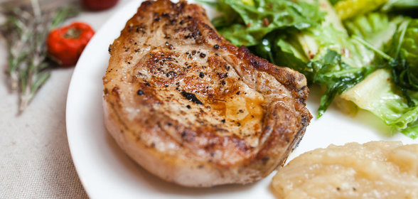 Свиные котлеты на косточке