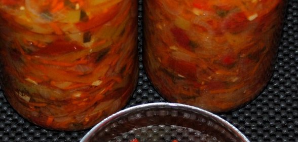 Консервированный сладкий перец с помидорами