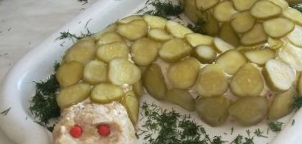 Салат из кольраби с зеленым луком и маслом