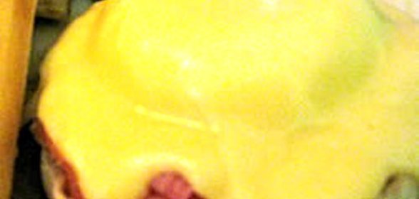 Бенедиктинские яйца с двойным сыром