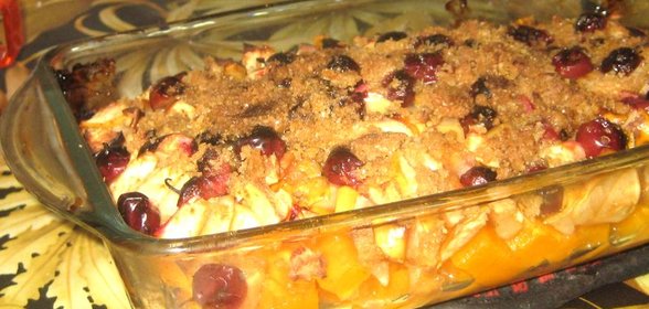 Печеная тыква с яблоками и клюквой