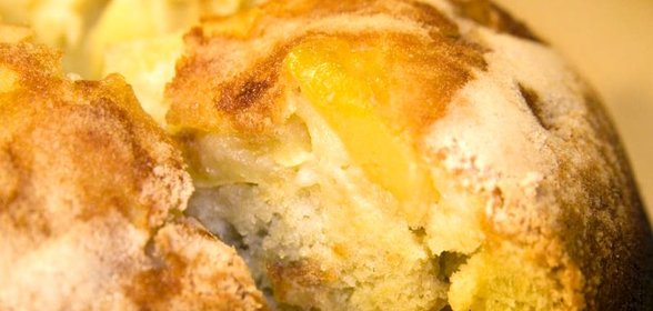 Яблочная шарлотка