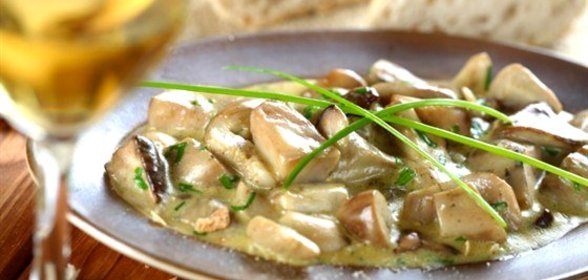 Грибы тушеные, в сливках