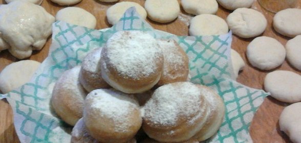 Пончики из сдобного теста