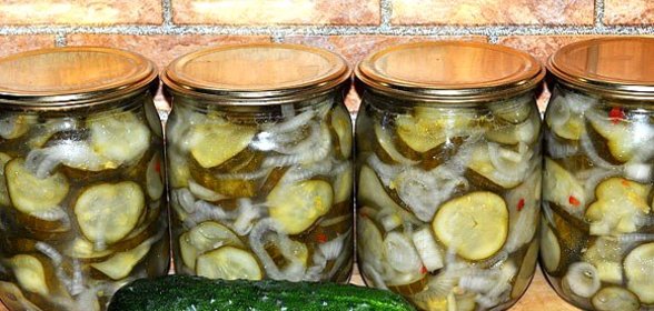 Закуска из огурцов с луком на зиму