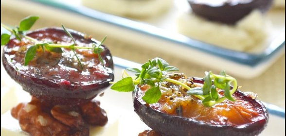 Закуска из сыра, вяленой сливы и грецкого ореха