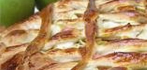 Ватрушка с яблоком и вареньем