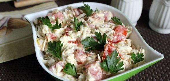 Салат с консервированным тунцом и плавленным сыром