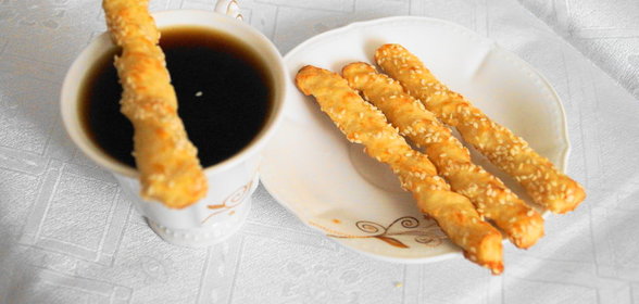 Сырные палочки с кунжутом