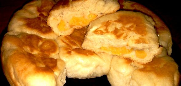Булочки с консервированными персиками