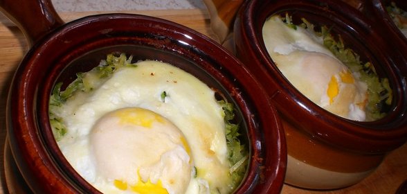 Рыба в горшочке с овощами,яйцом и сыром