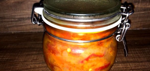 Аджика из помидоров и лука на зиму