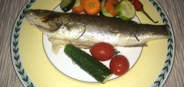 Сибас запеченный в духовке с овощами