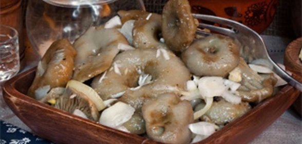 Грузди под хреном квашенные