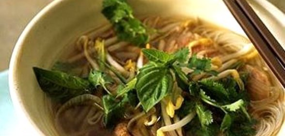 Вьетнамский говяжий суп с лапшой с имбирем