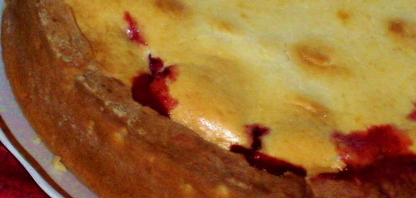 Сметанный пай с клубникой