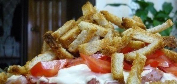 Зеленый горошек со сметаной и орехами