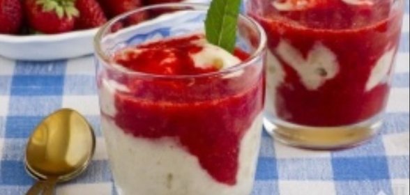 Десерт из клубники и замороженого банана