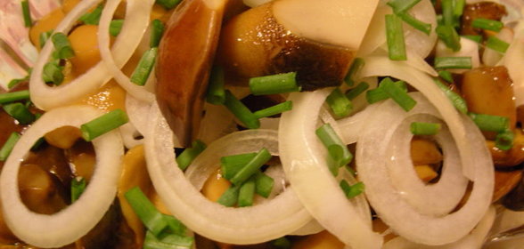 Грибы маринованные с чесноком