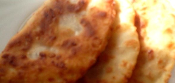 Пирожки из сырного теста с колбасой