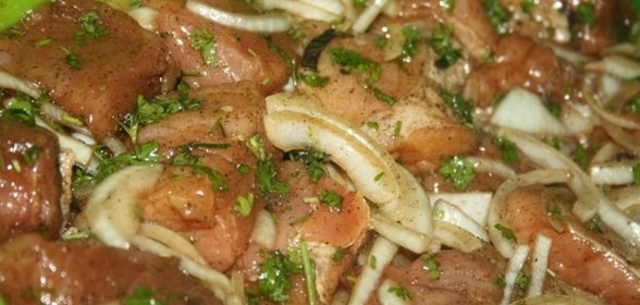 Очень вкусный маринад для шашлыка (с мятой, петрушкой и реганом)