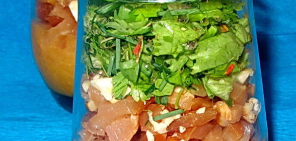 Веррины с бананом, копченым куриным филе и зеленым салатом