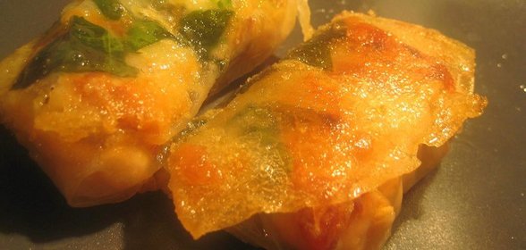 Рисовые блинчики с форелью, шпинатом и камамбером