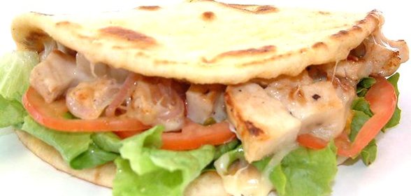 Пита с курицей и дзадзики