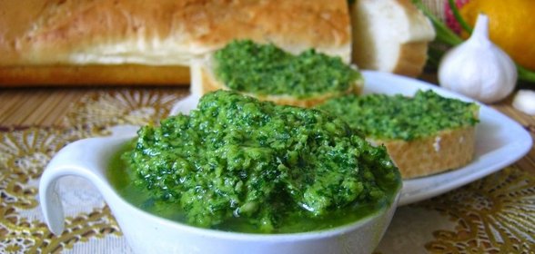 Соус песто из петрушки