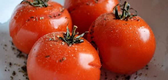 Печеные помидоры с прованскими травами