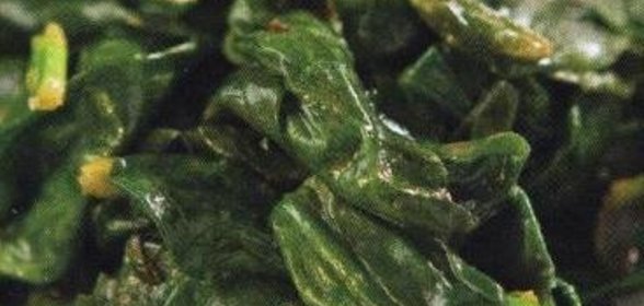 Жареный шпинат с маслом и чесноком