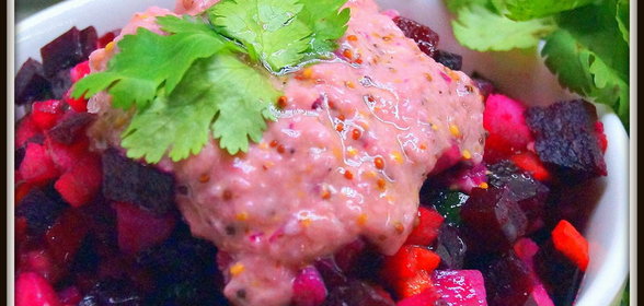 Винегрет с малосольными огурцами под луковым соусом