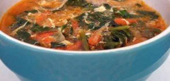 Борщ из квашеной капусты с шпинатом