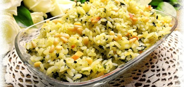 Рассыпчатый рис с беконом и шпинатом